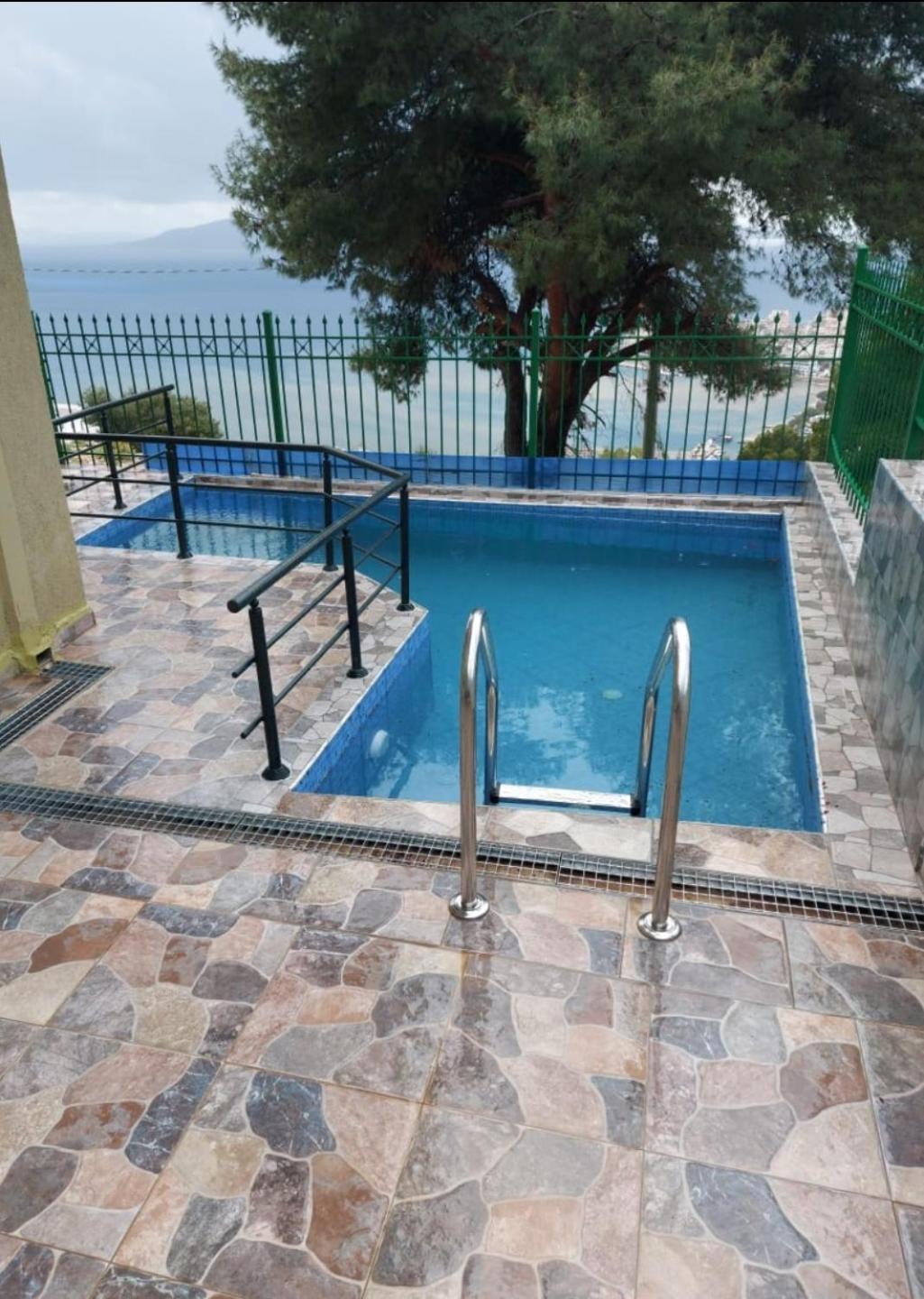 Villa Luiza Sarandë エクステリア 写真